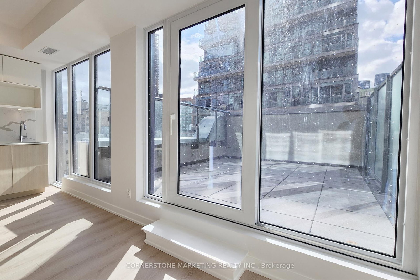 100 Queen Street E, Unit 607