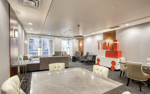 1701 - 1121 Bay Street