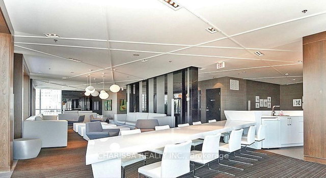 2220 - 352 Front Street W