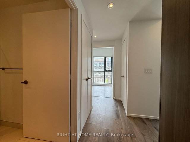 906 - 159 Dundas Street E