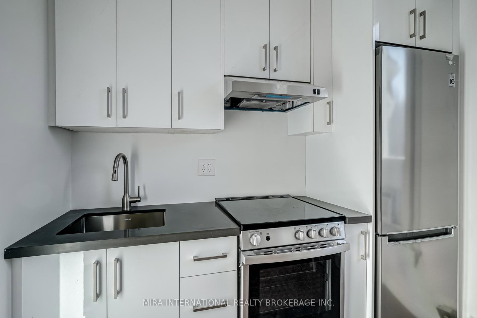 180 Sherbourne Street, Unit 203 - Photo 8
