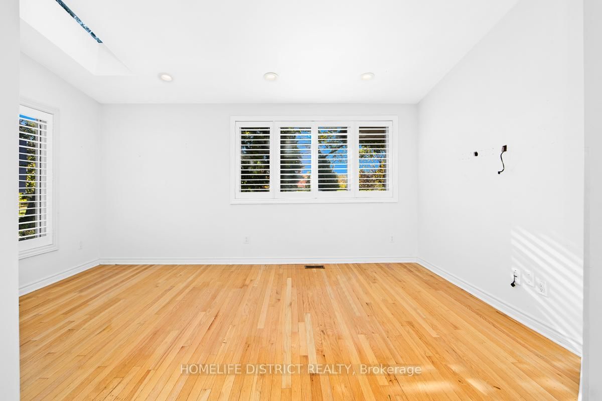 Detached House for sale at 22 Greenland Road, Toronto, Ontario, M3C 1N2 - Banbury-Don Mills - MLS: C12986844