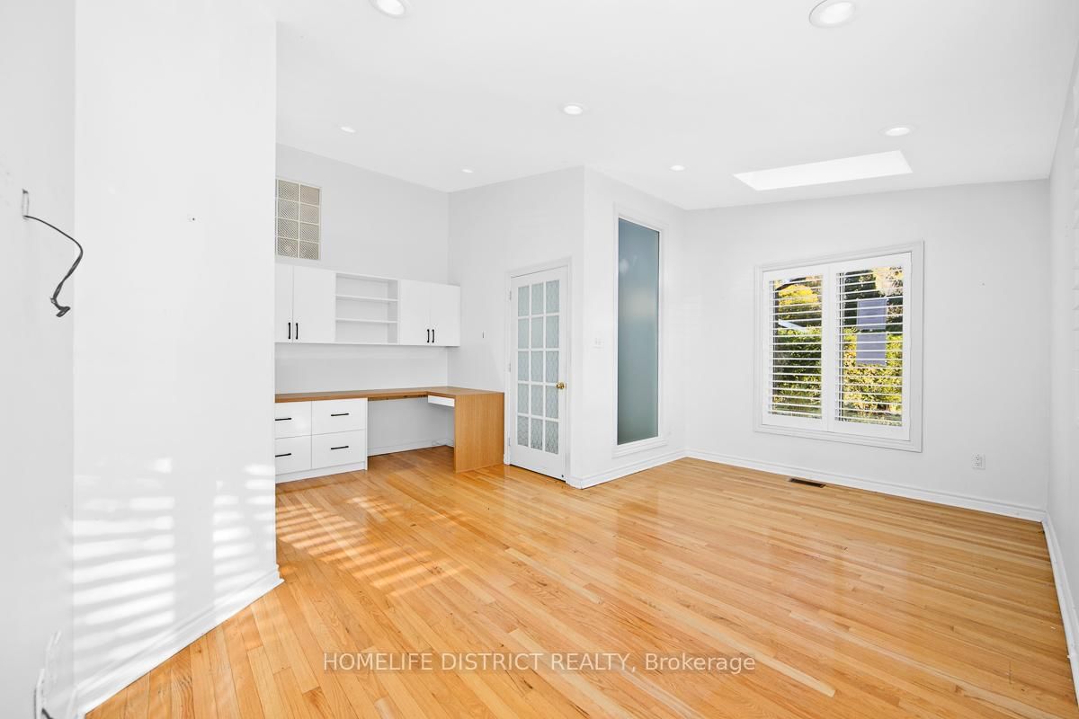 Detached House for sale at 22 Greenland Road, Toronto, Ontario, M3C 1N2 - Banbury-Don Mills - MLS: C12986844