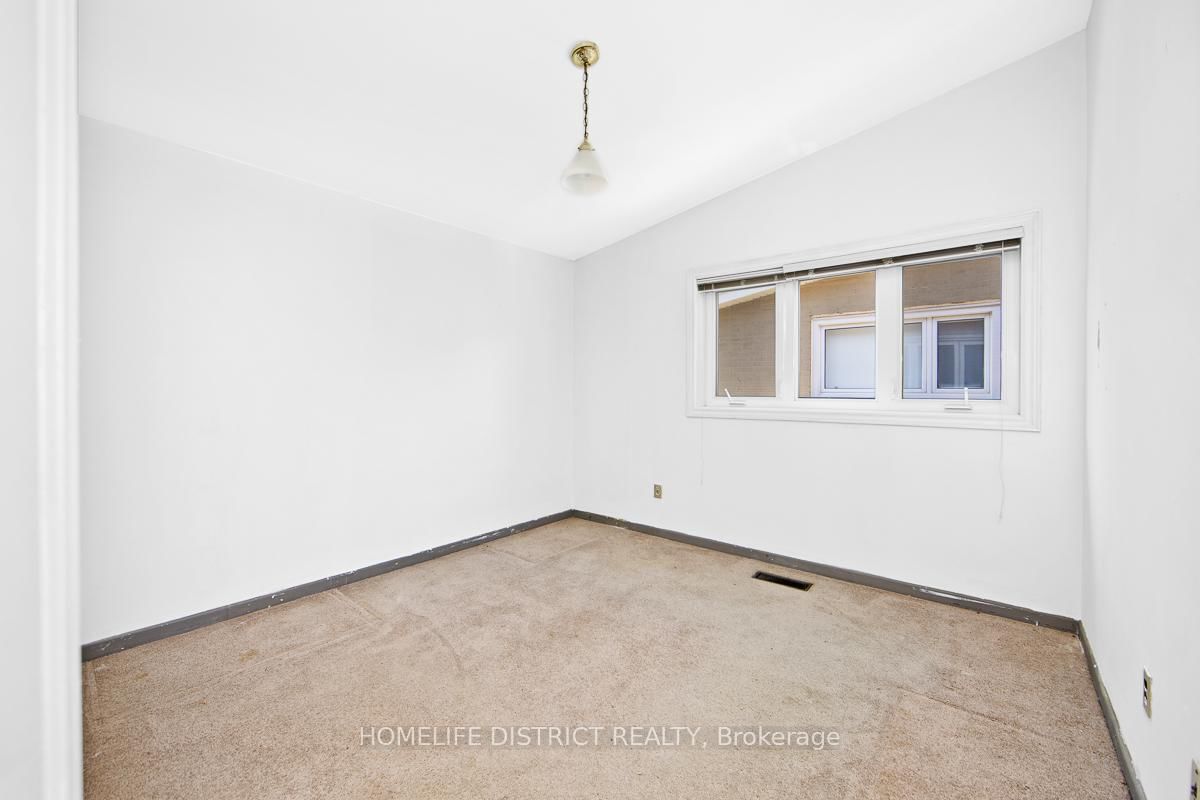 Detached House for sale at 22 Greenland Road, Toronto, Ontario, M3C 1N2 - Banbury-Don Mills - MLS: C12986844