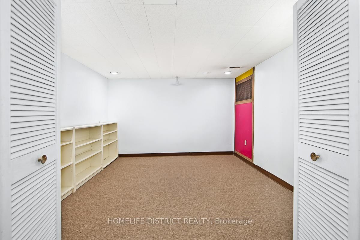 Detached House for sale at 22 Greenland Road, Toronto, Ontario, M3C 1N2 - Banbury-Don Mills - MLS: C12986844