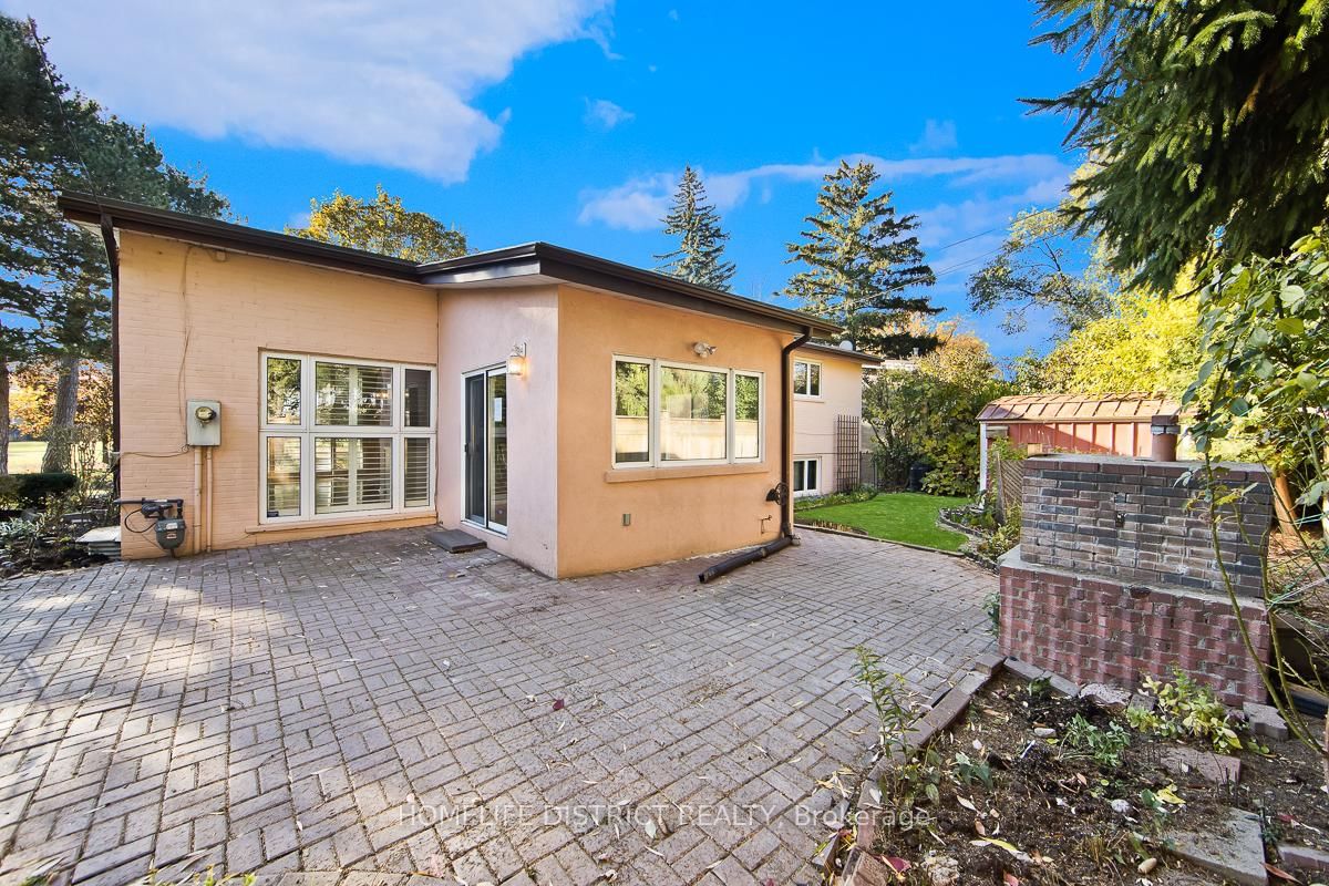 Detached House for sale at 22 Greenland Road, Toronto, Ontario, M3C 1N2 - Banbury-Don Mills - MLS: C12986844