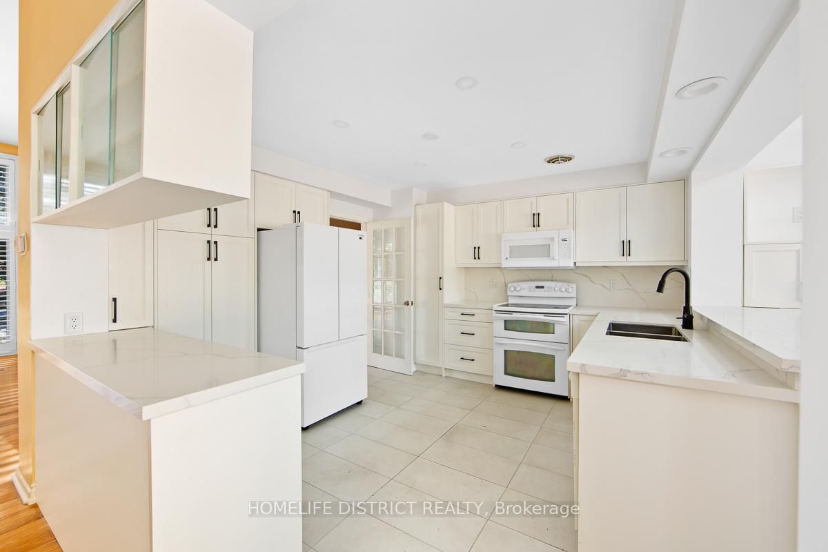 Detached House for sale at 22 Greenland Road, Toronto, Ontario, M3C 1N2 - Banbury-Don Mills - MLS: C12986844