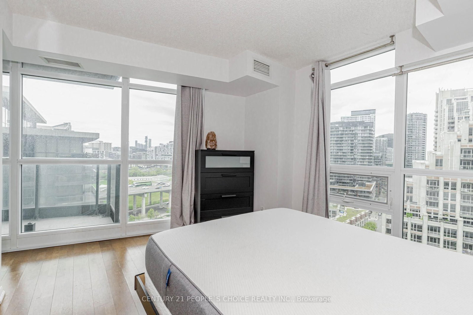 Condo for sale at 1611-215 Fort York Boulevard, Toronto, Ontario, M5V 4A2 - Niagara - MLS: C12986876