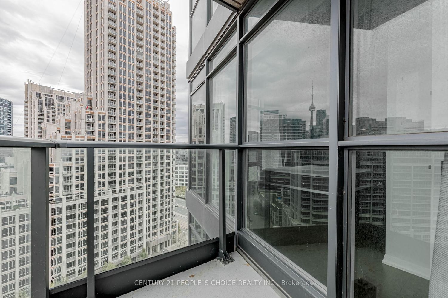 Condo for sale at 1611-215 Fort York Boulevard, Toronto, Ontario, M5V 4A2 - Niagara - MLS: C12986876