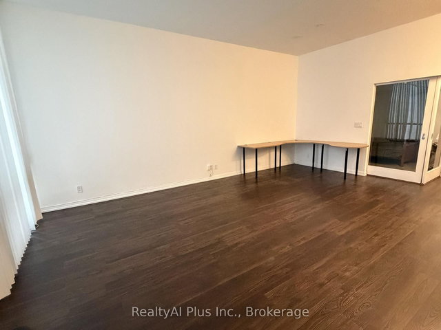 213 - 832 Bay Street