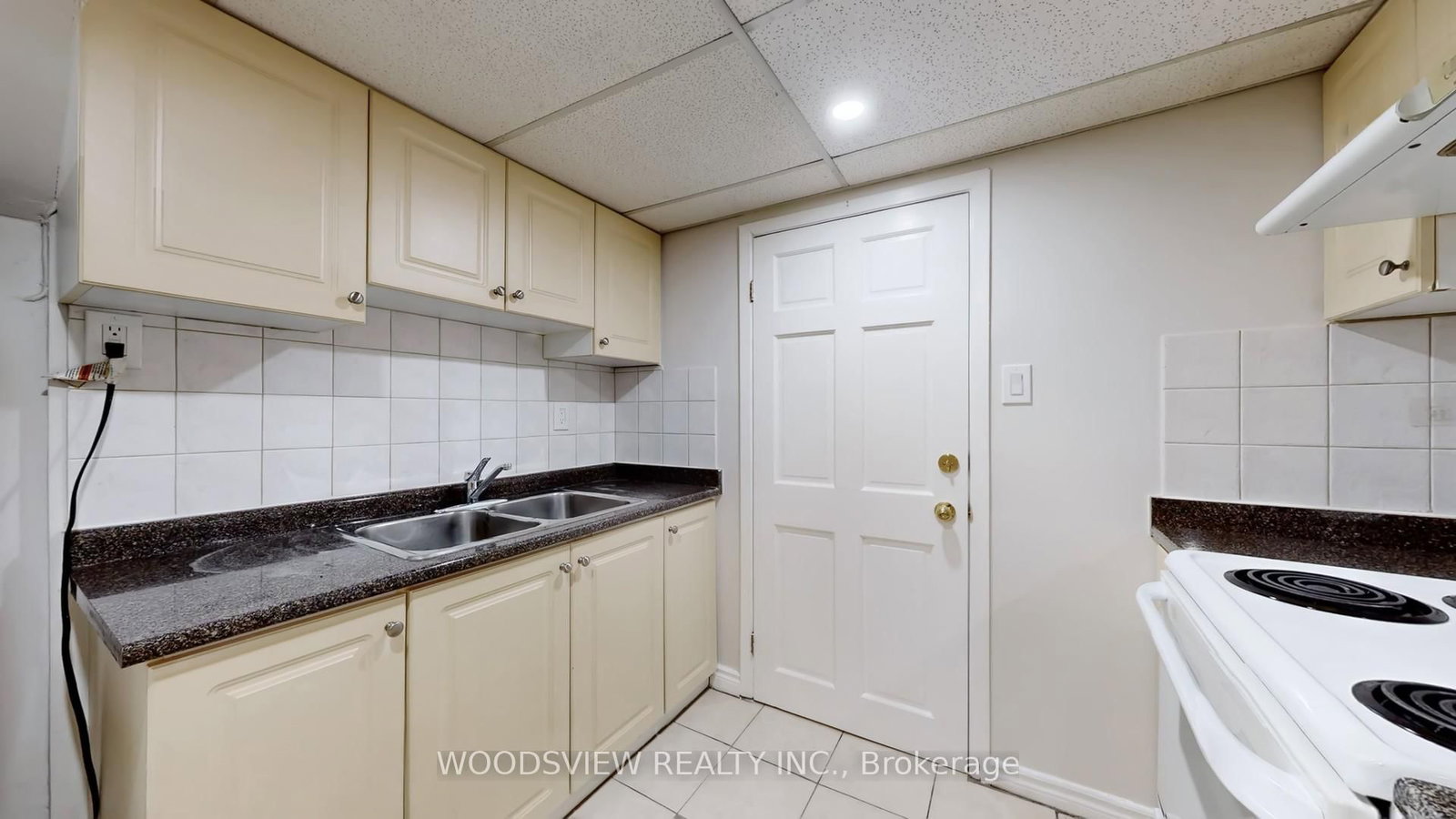 56 Niantic Crescent, Unit Lower - Photo 4