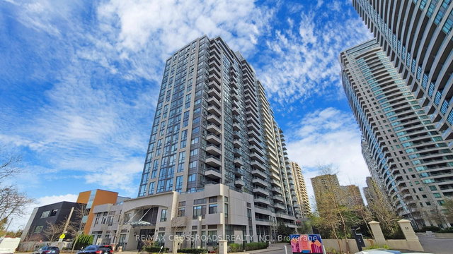 702 - 35 Hollywood Avenue