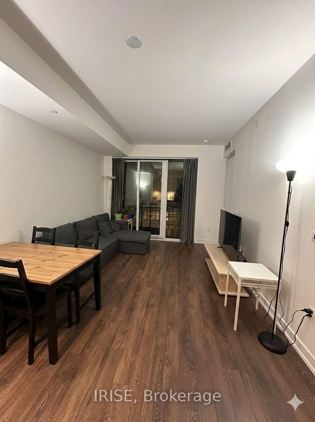 212 - 158 FRONT Street E