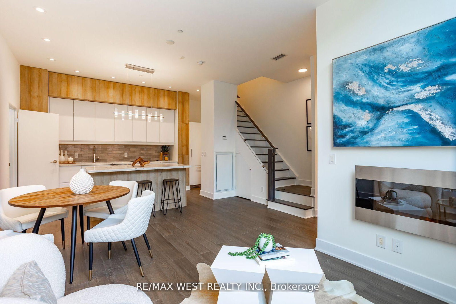 508 Wellington Street W, Unit TH02 - Photo 4