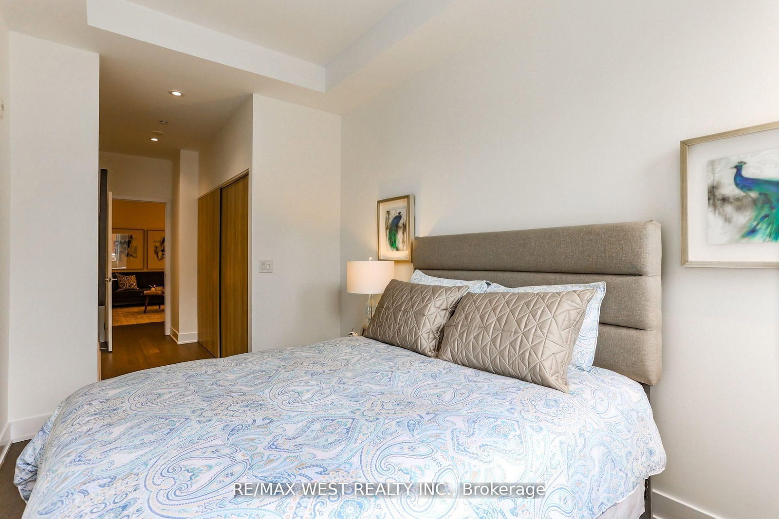 508 Wellington Street W, Unit TH02 - Photo 8