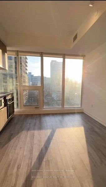 77 Shuter Street, Unit 2015 - Photo 10