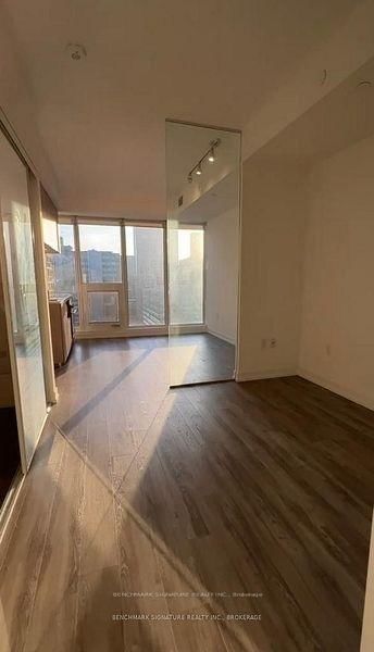 77 Shuter Street, Unit 2015 - Photo 11