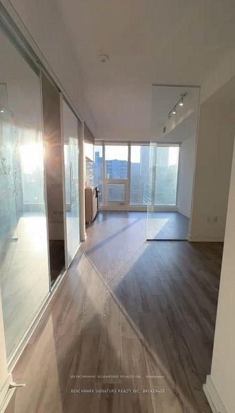 77 Shuter Street, Unit 2015 - Photo 12