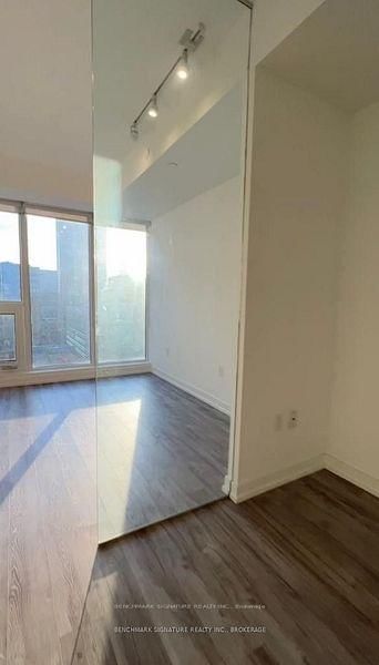 77 Shuter Street, Unit 2015 - Photo 2