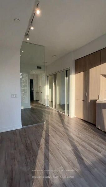 77 Shuter Street, Unit 2015 - Photo 9