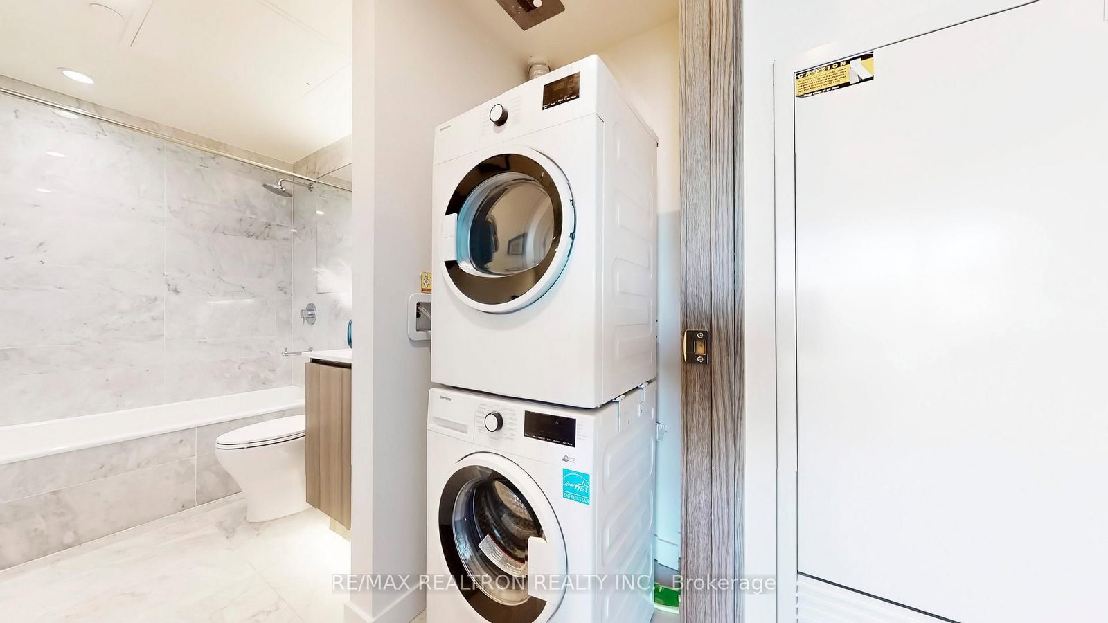 19 Bathurst Street, Unit 3902 - Photo 17