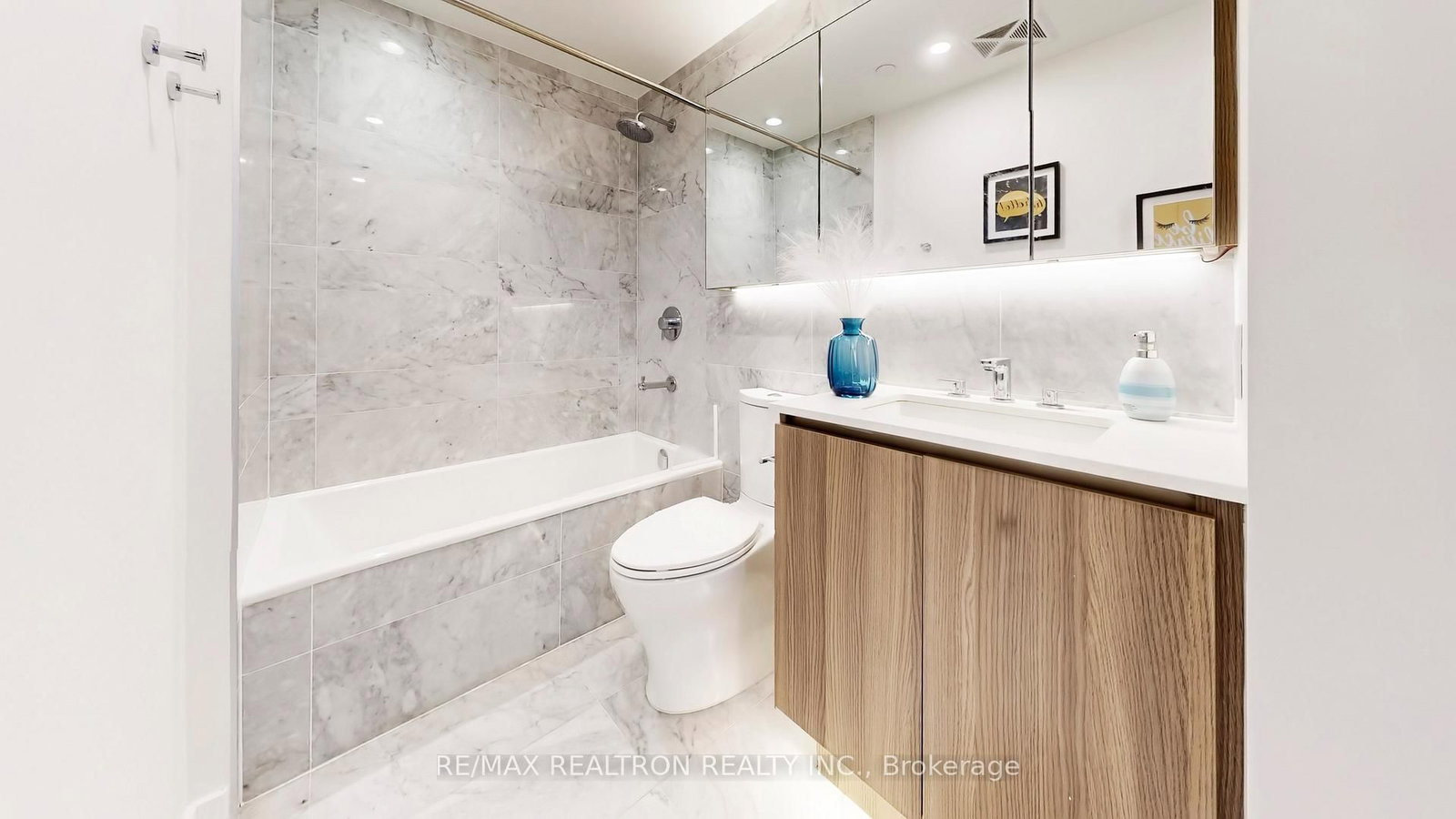 19 Bathurst Street, Unit 3902 - Photo 16