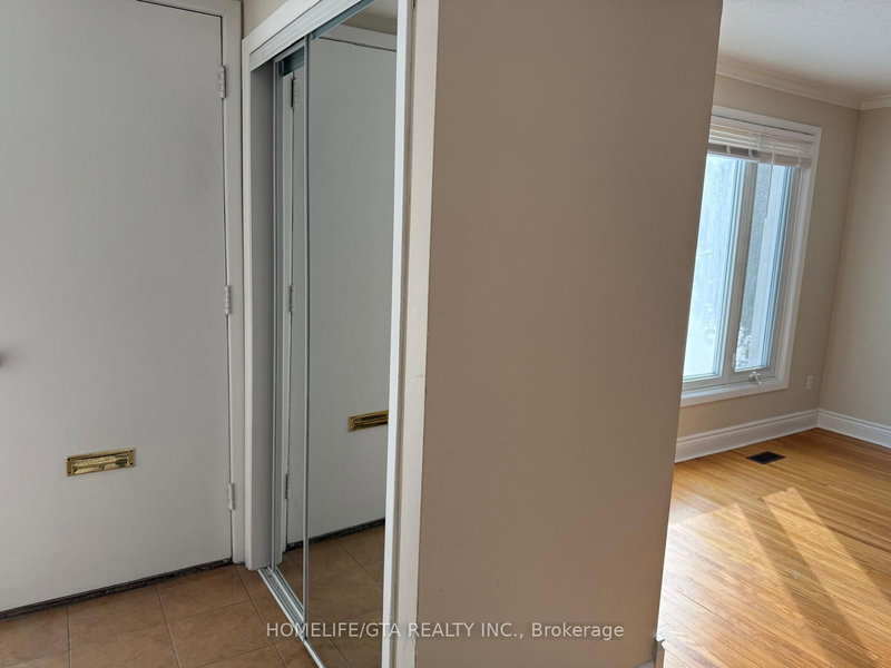 1068 Lawrence Ave E, Toronto, M3C 1R6 | Image 2