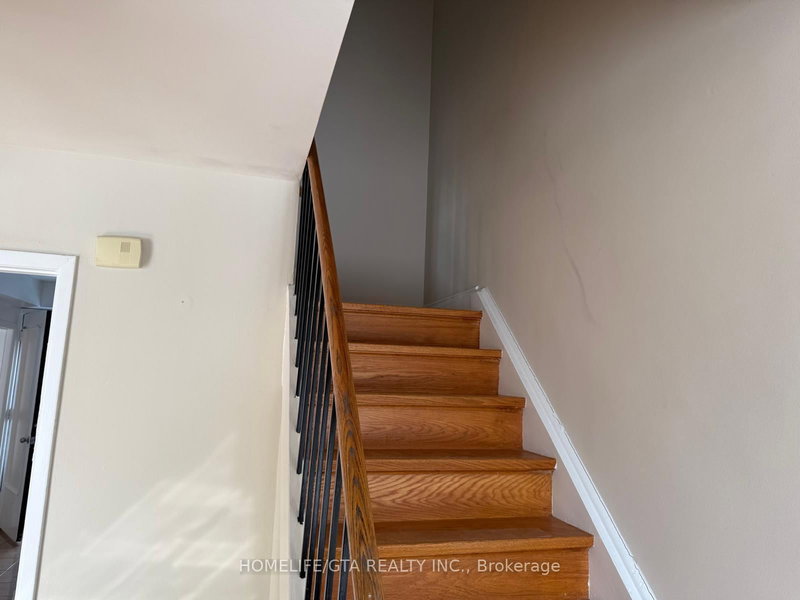 1068 Lawrence Ave E, Toronto, M3C 1R6 | Image 3