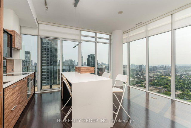 3503 - 75 St Nicholas Street