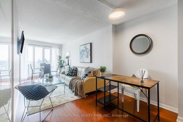 3303 - 210 Victoria Street