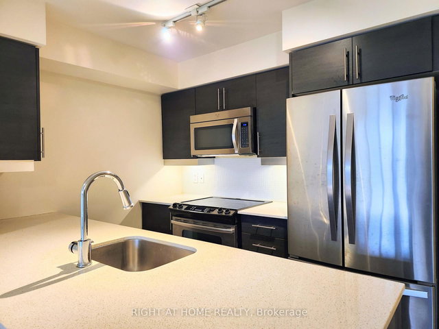 824 - 35 Bastion Street