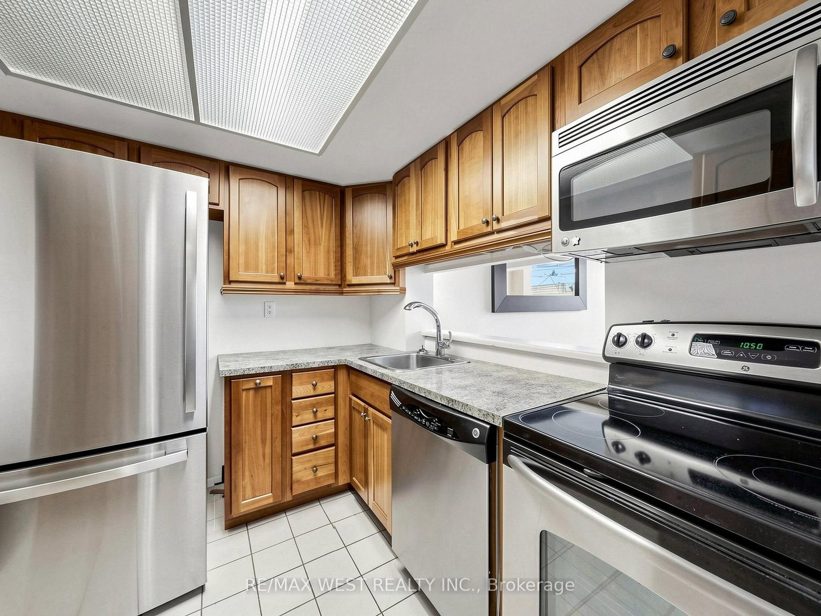 725 King Street W, Unit 211 - Photo 3