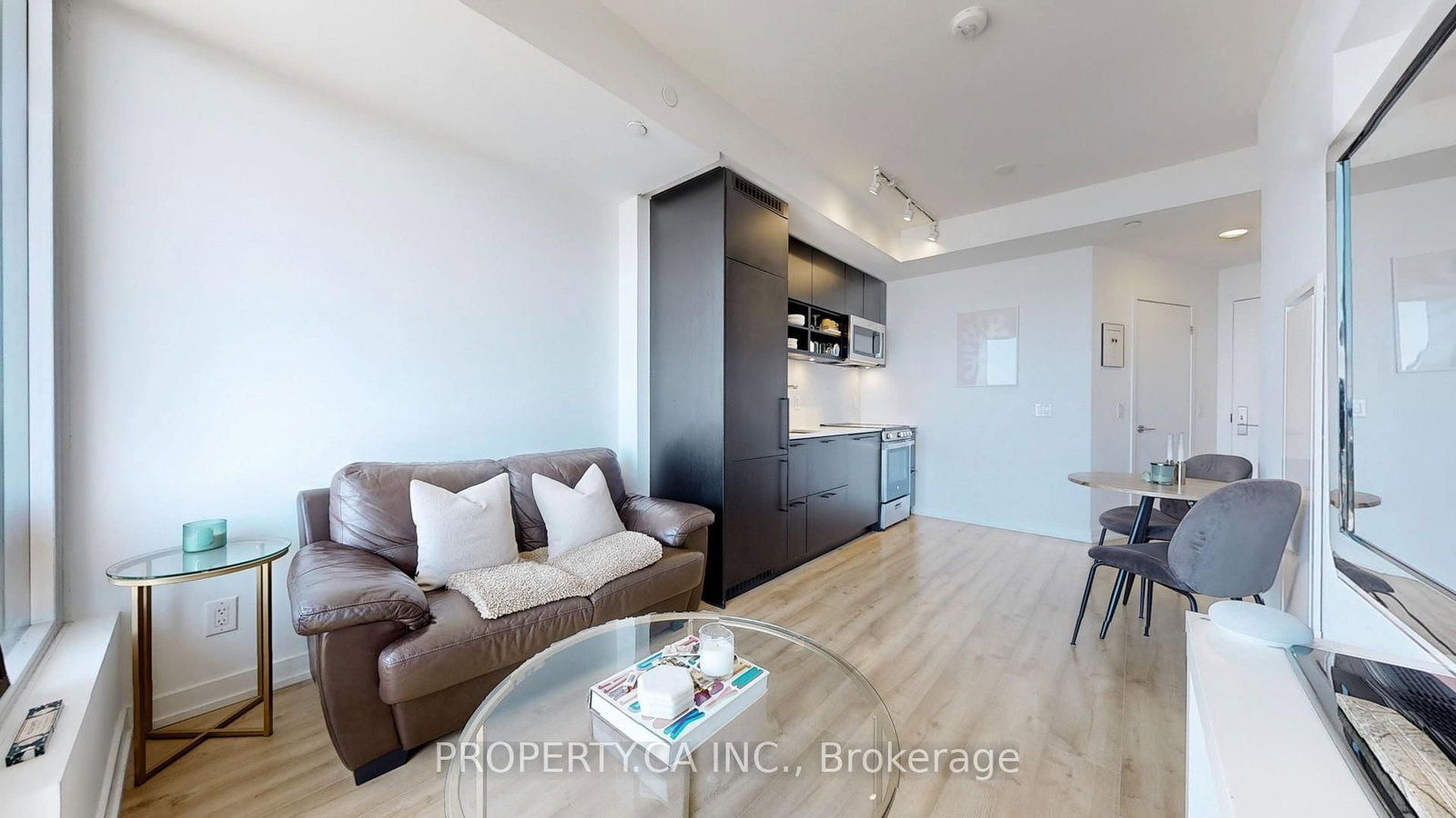 135 East Liberty Street, Unit 2012 - Photo 16