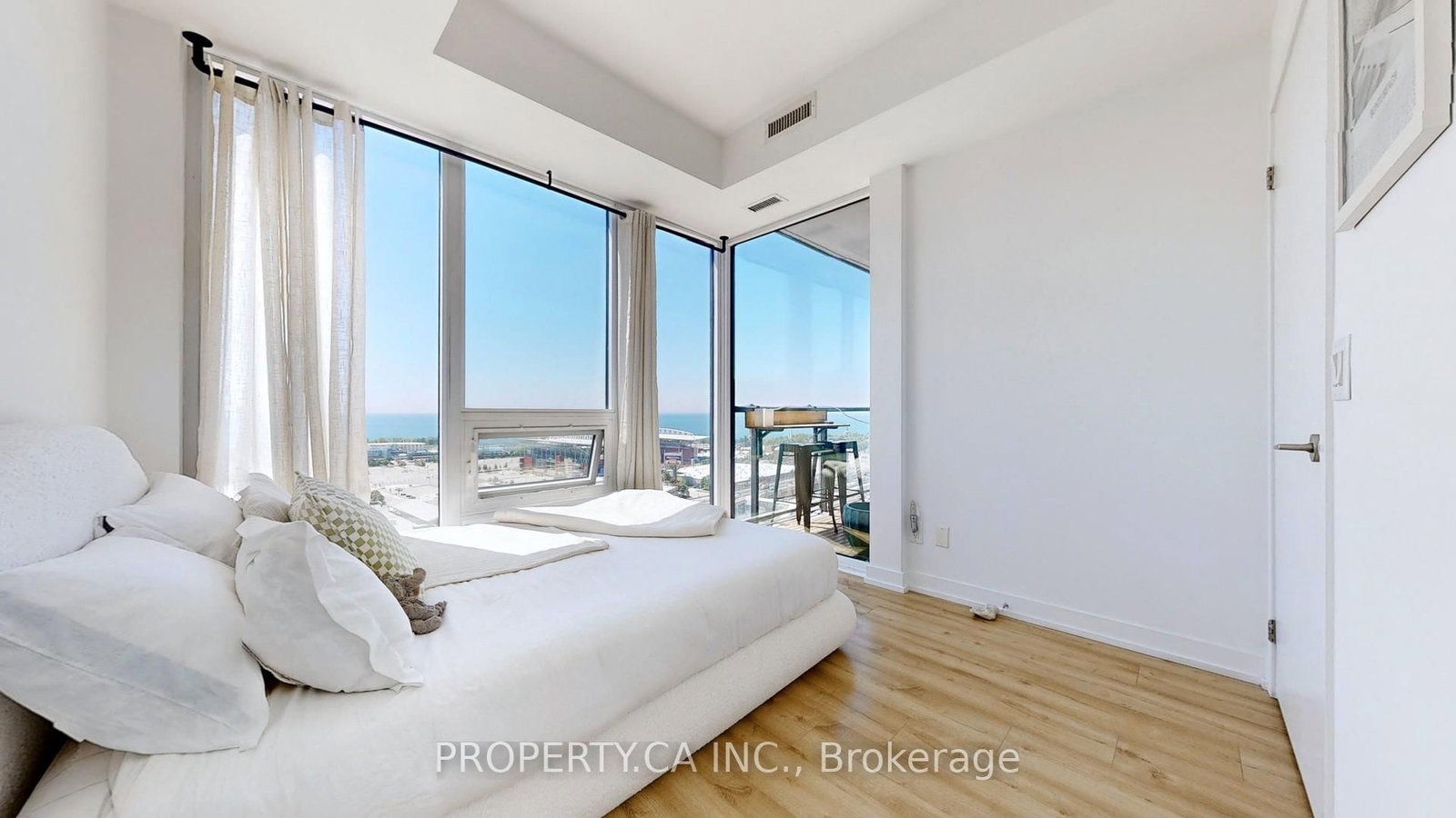 135 East Liberty Street, Unit 2012 - Photo 18