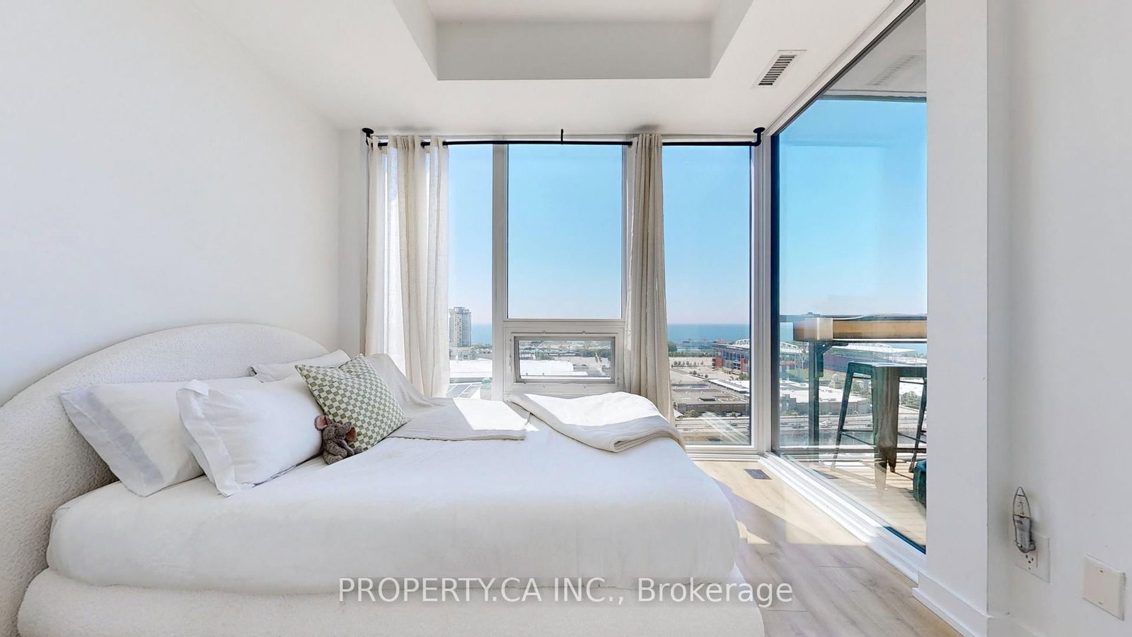 135 East Liberty Street, Unit 2012 - Photo 19