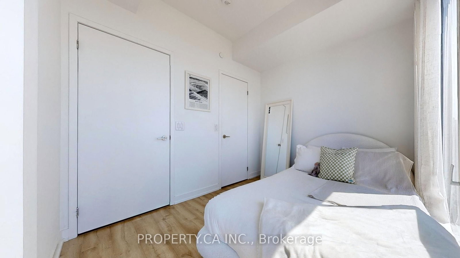 135 East Liberty Street, Unit 2012 - Photo 22