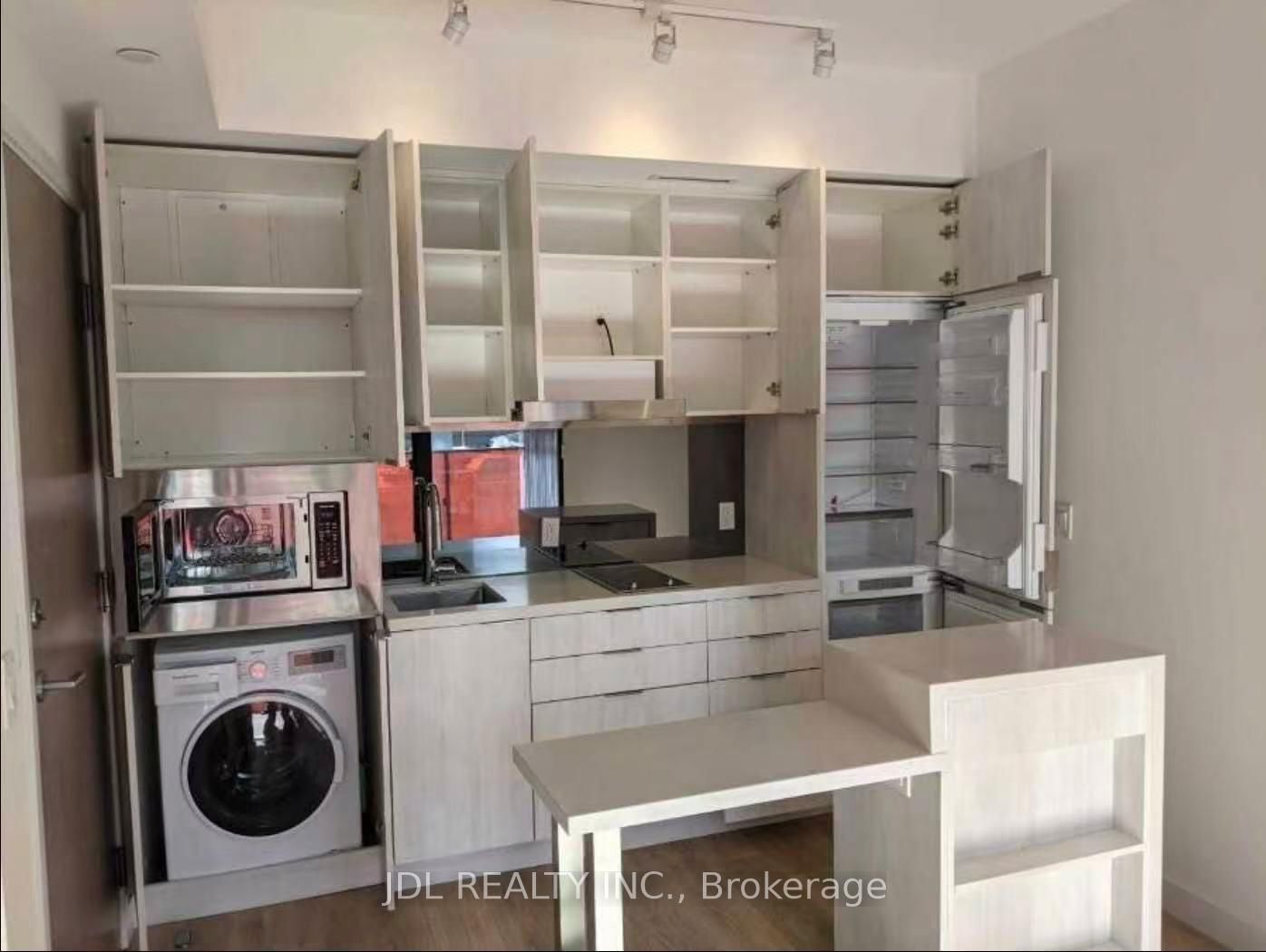 215 Queen Street W, Unit 1516 - Photo 2