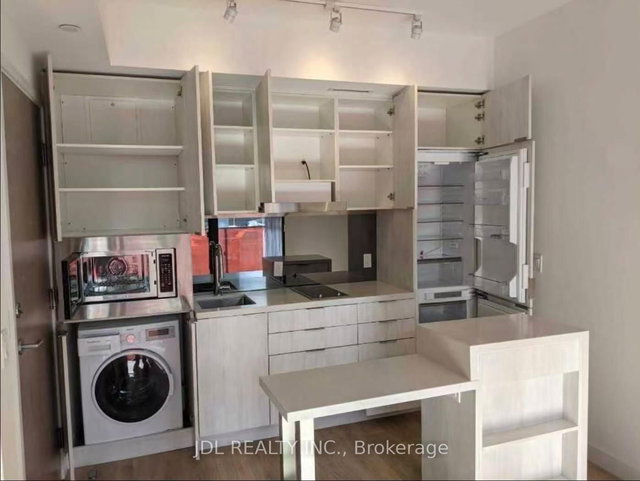 1516 - 215 Queen Street W