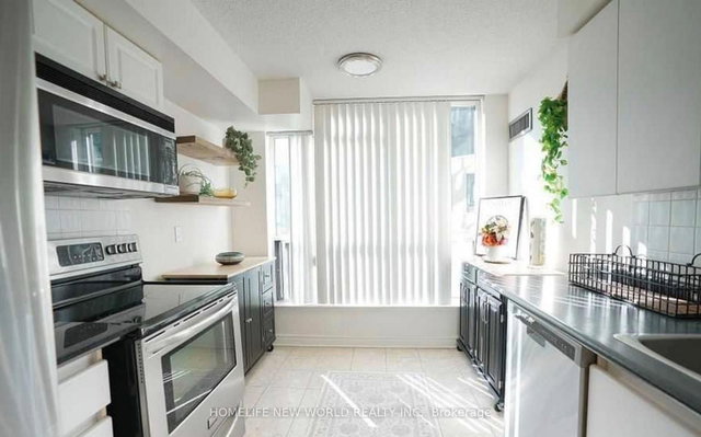 203 - 24 Wellesley Street W