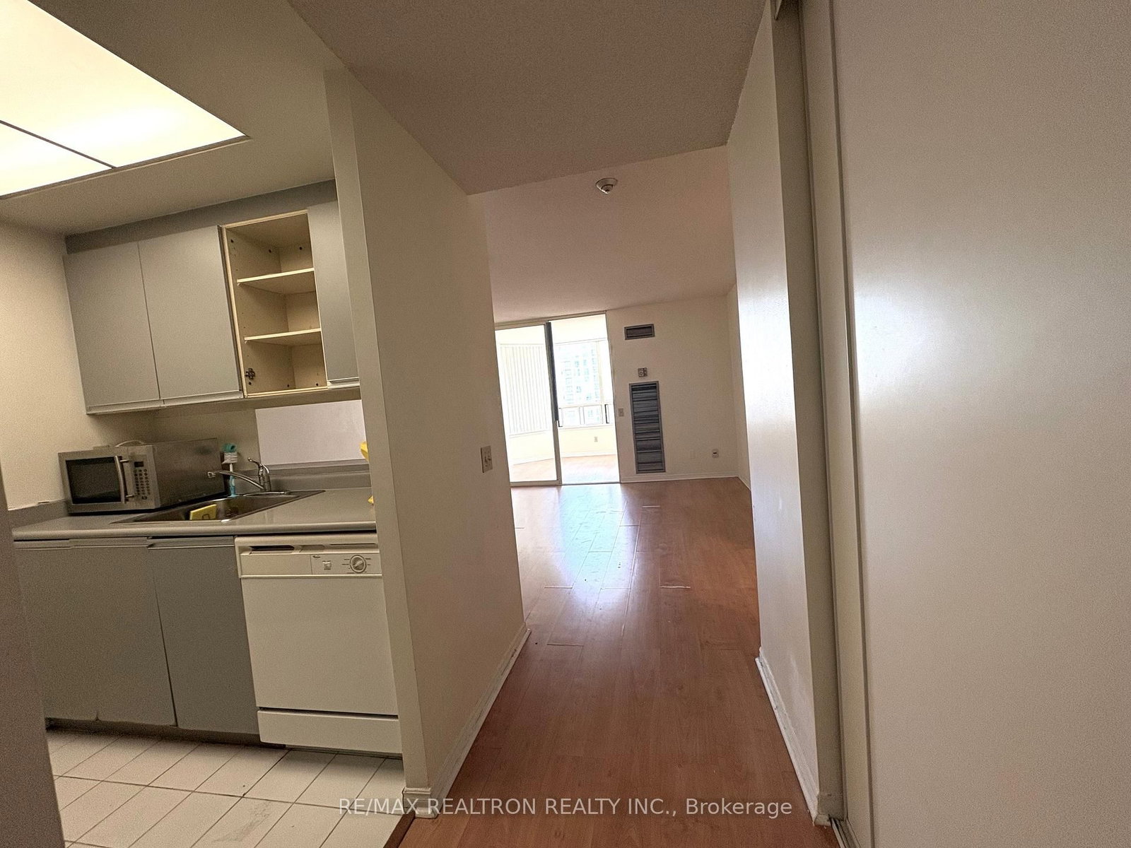 7 Bishop Avenue, Unit 1617 - Photo 20