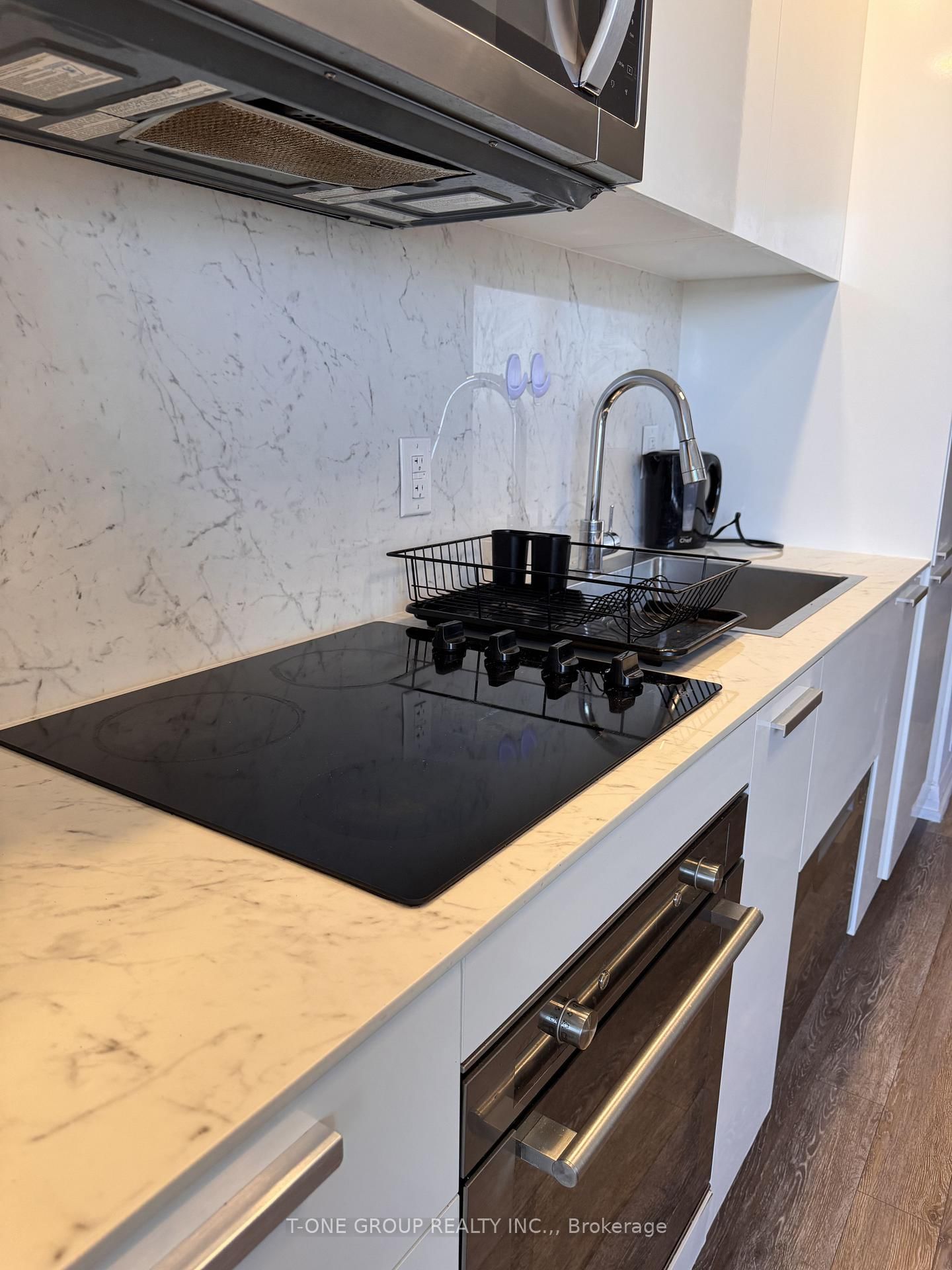 75 Canterbury Place E, Unit 1115 - Photo 2