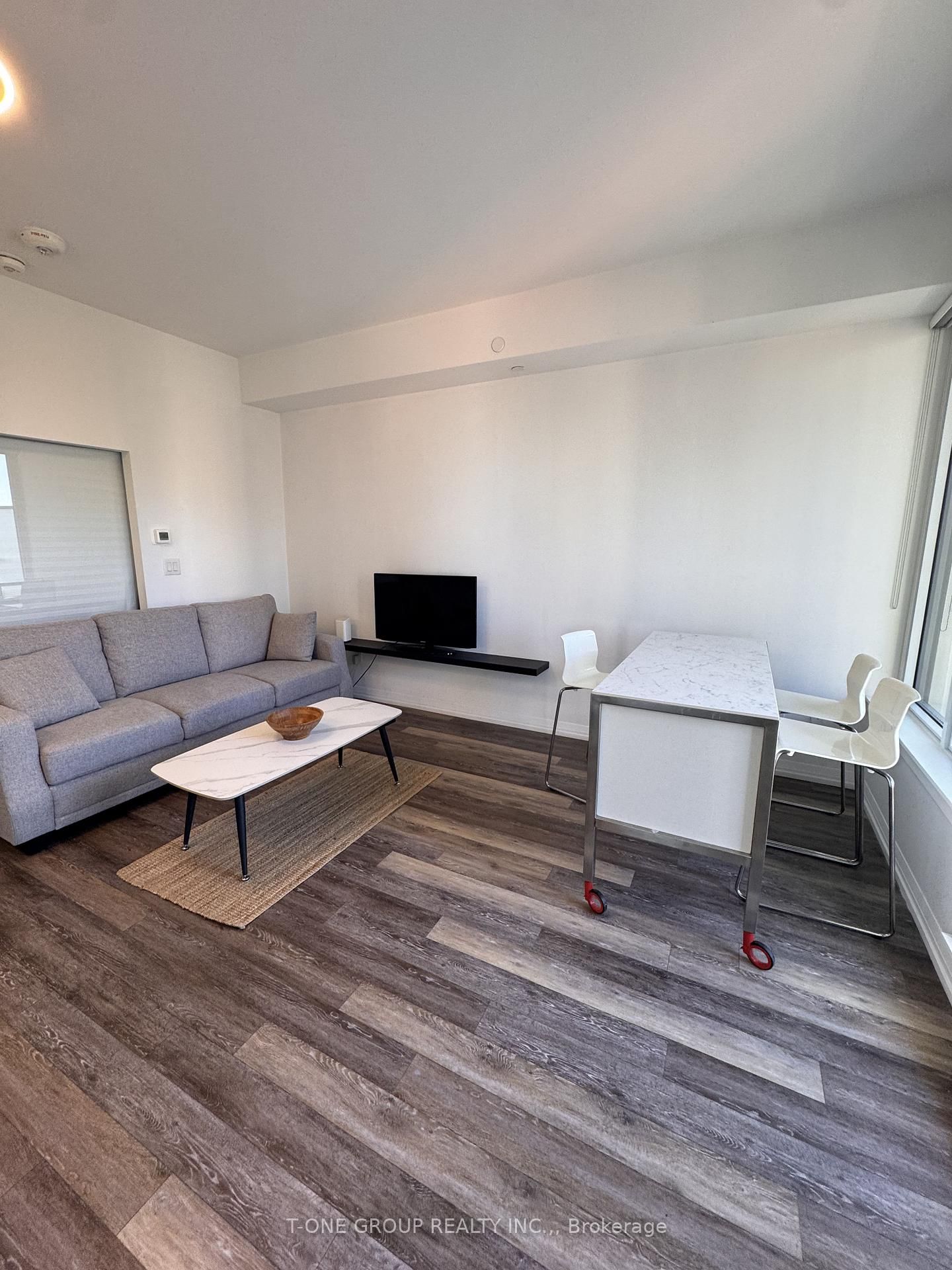 75 Canterbury Place E, Unit 1115 - Photo 5