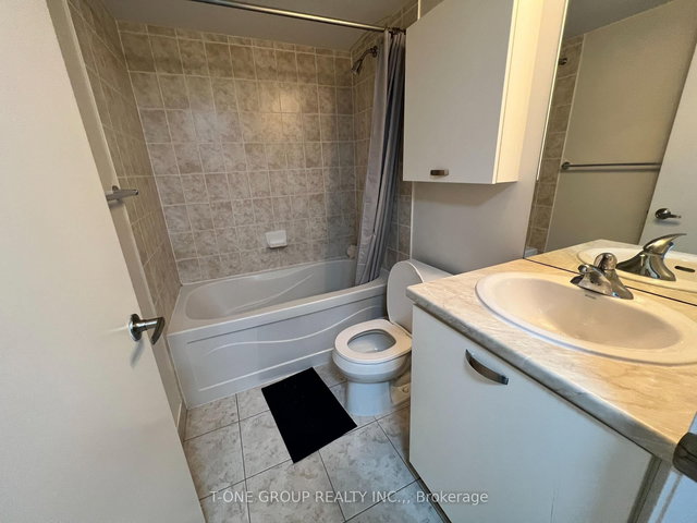 702 - 37 Grosvenor Street