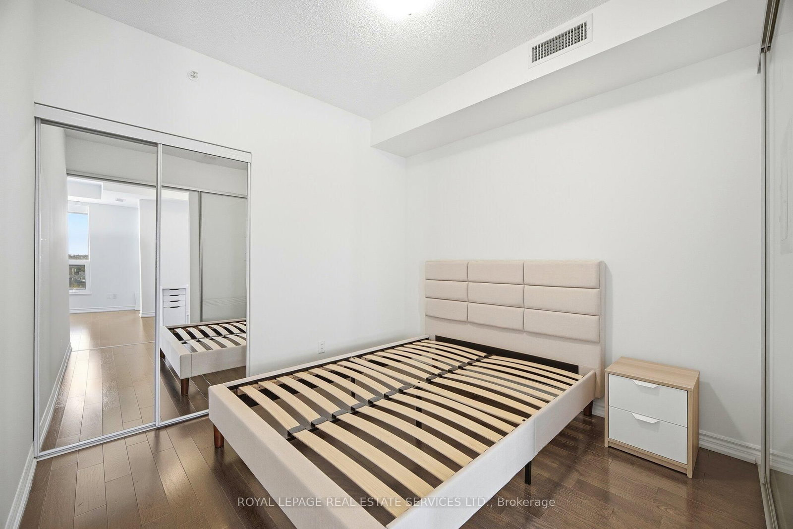 23 Glebe Road W, Unit 602 - Photo 17