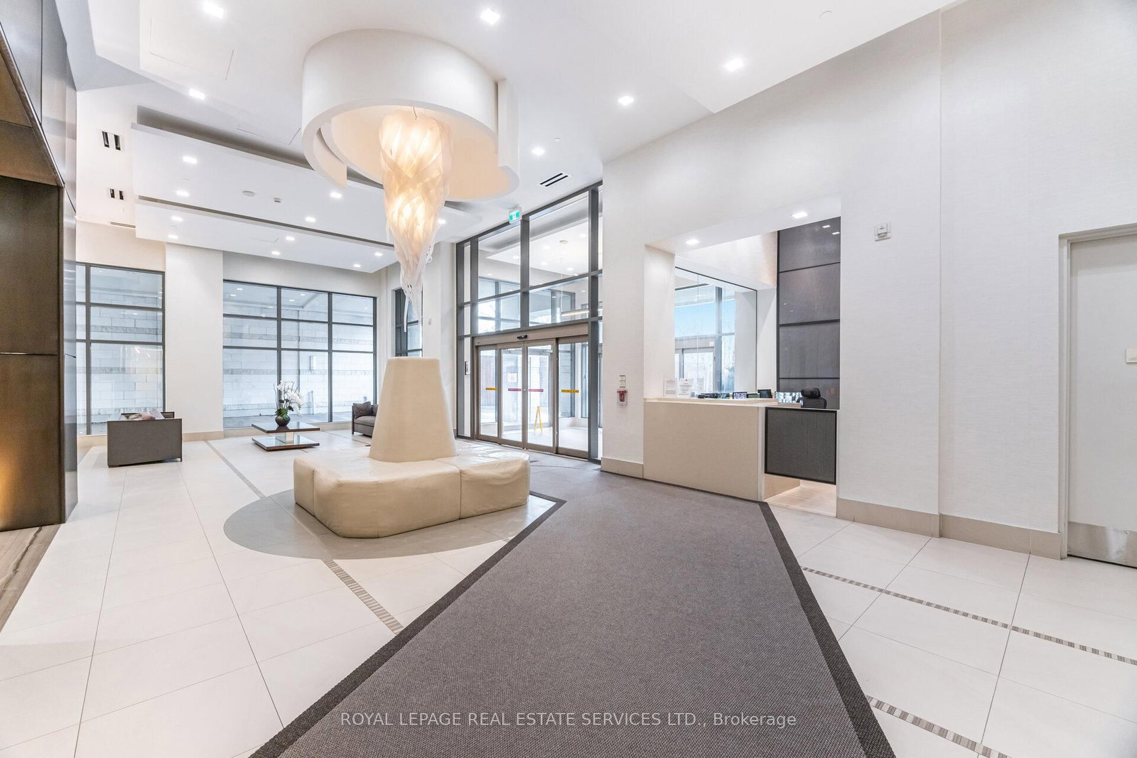 23 Glebe Road W, Unit 602 - Photo 3