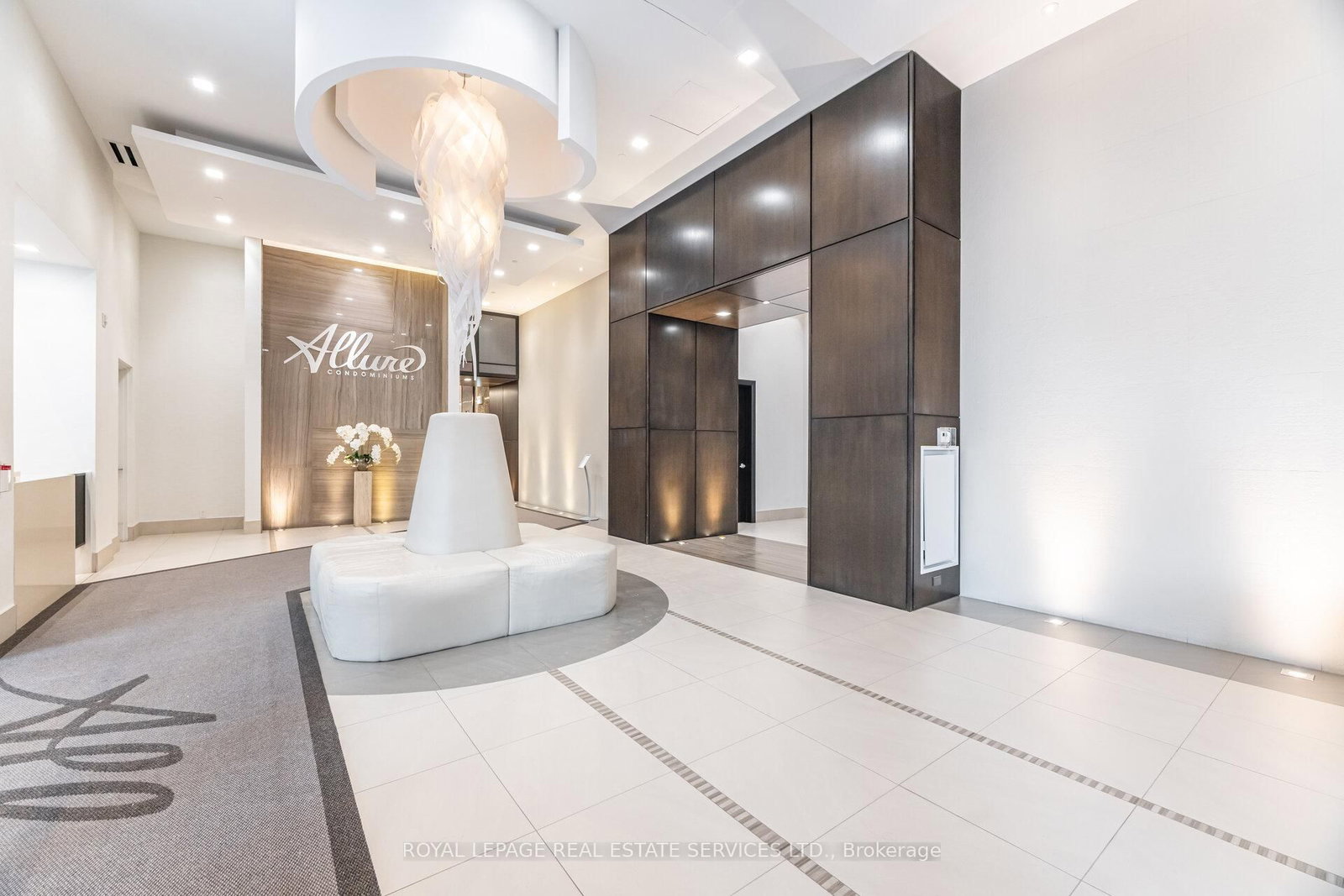 23 Glebe Road W, Unit 602 - Photo 5