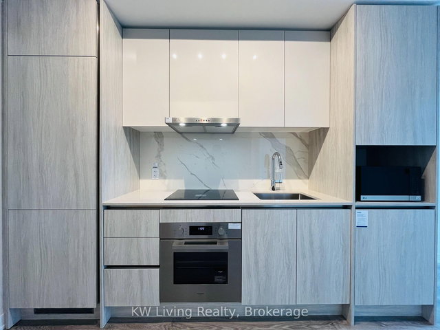 3908 - 180 Front Street E