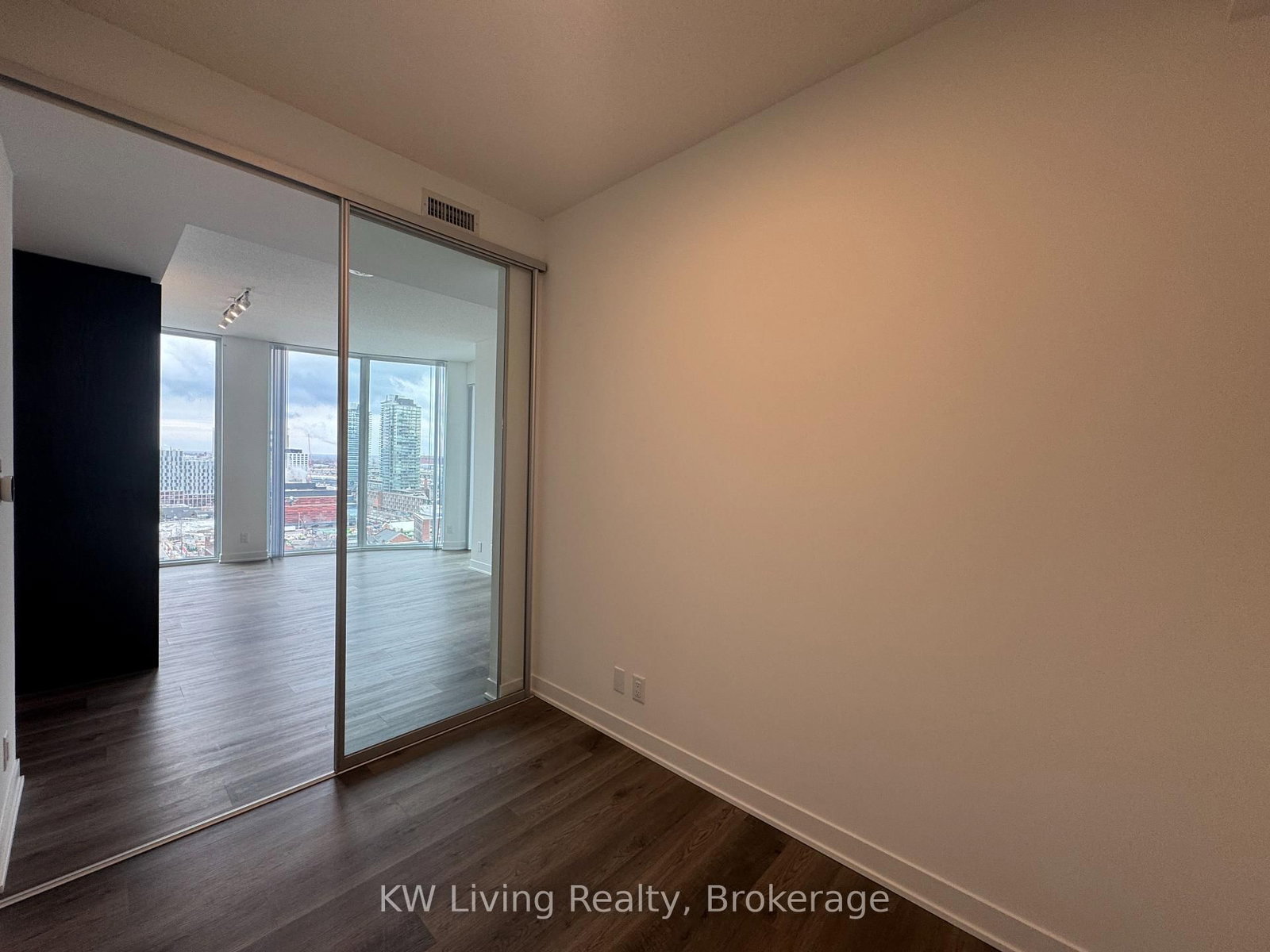 Condo for lease at 2006-180 Front Street, Toronto, Ontario, M5A 0A9 - Moss Park - MLS: C12988430