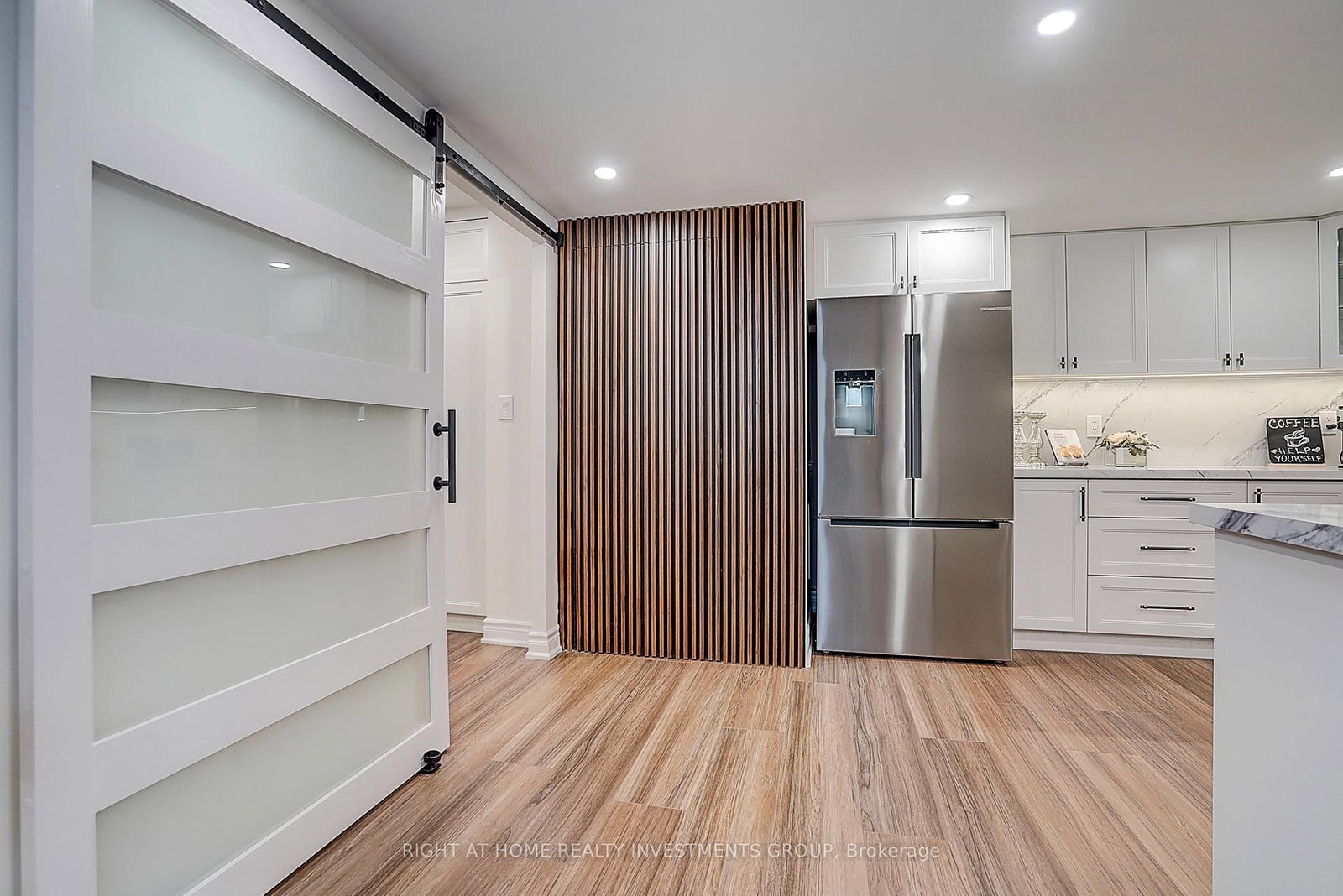 89 Skymark Drive, Unit 511 - Photo 10