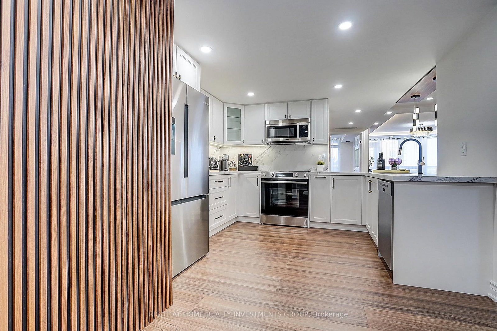 89 Skymark Drive, Unit 511 - Photo 11